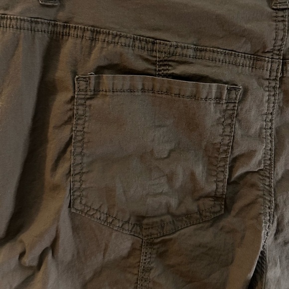 Style & Co Women’s Zip-Pocket Cargo Shorts - Picture 6 of 12